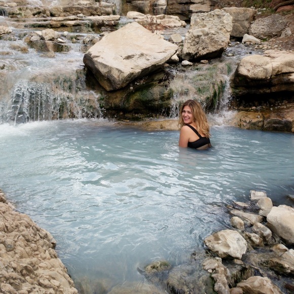 Meet your Posher, Hannah - Picture 4 of 4